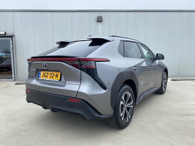 Toyota bZ4X Dynamic 71 kWh paasaanbieding gratis lader twv €1300 - Afbeelding 4