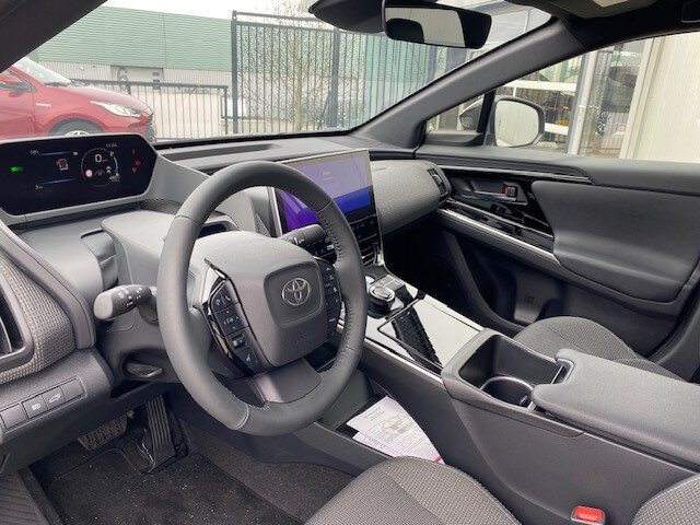 Toyota bZ4X Dynamic 71 kWh paasaanbieding gratis lader twv €1300 - Afbeelding 5