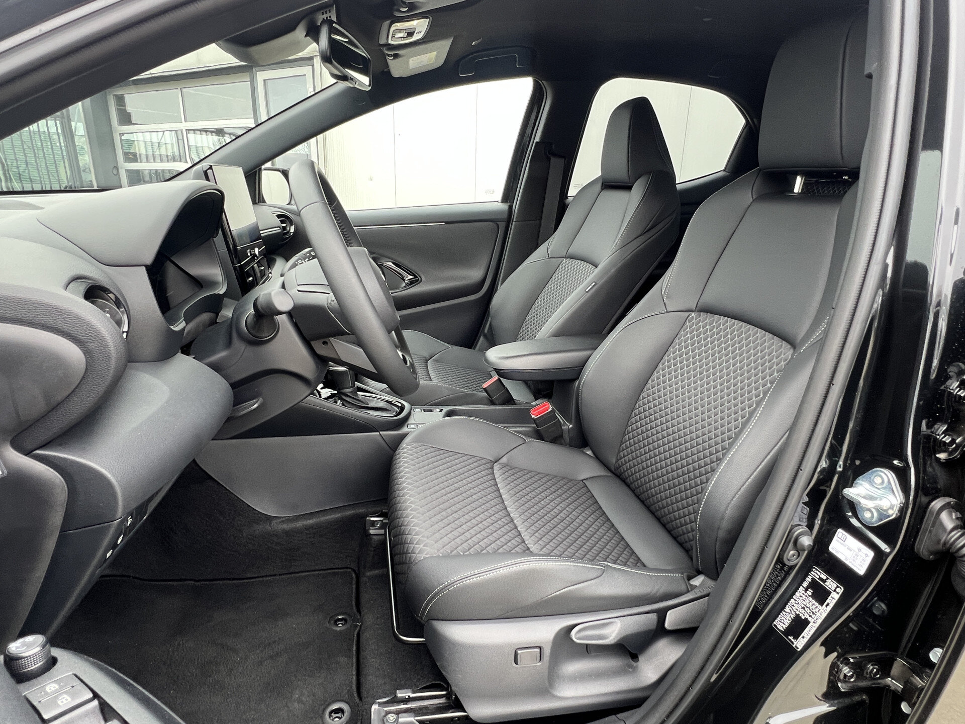 Toyota Yaris 1.5 Hybrid 130 Executive - Afbeelding 2