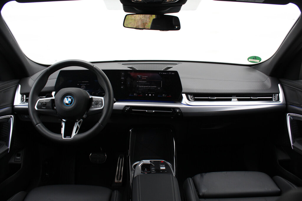 BMW iX2 13