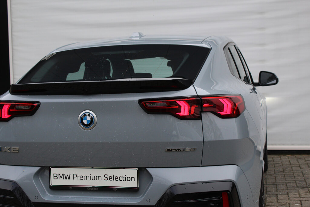 BMW iX2 16