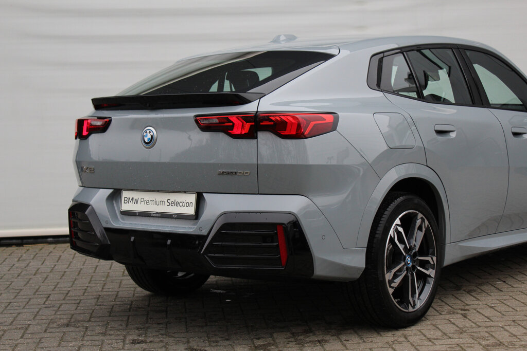 BMW iX2 21