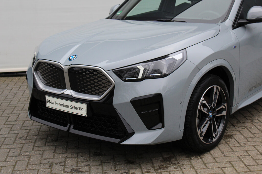 BMW iX2 26