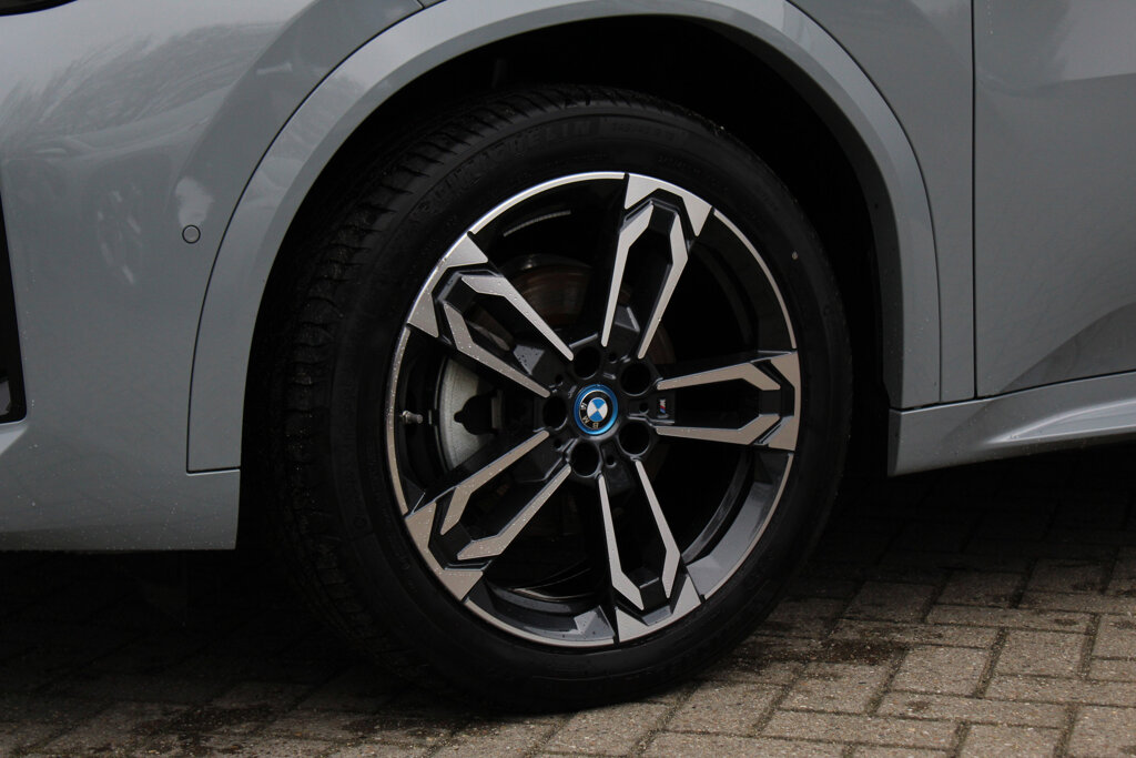 BMW iX2 31
