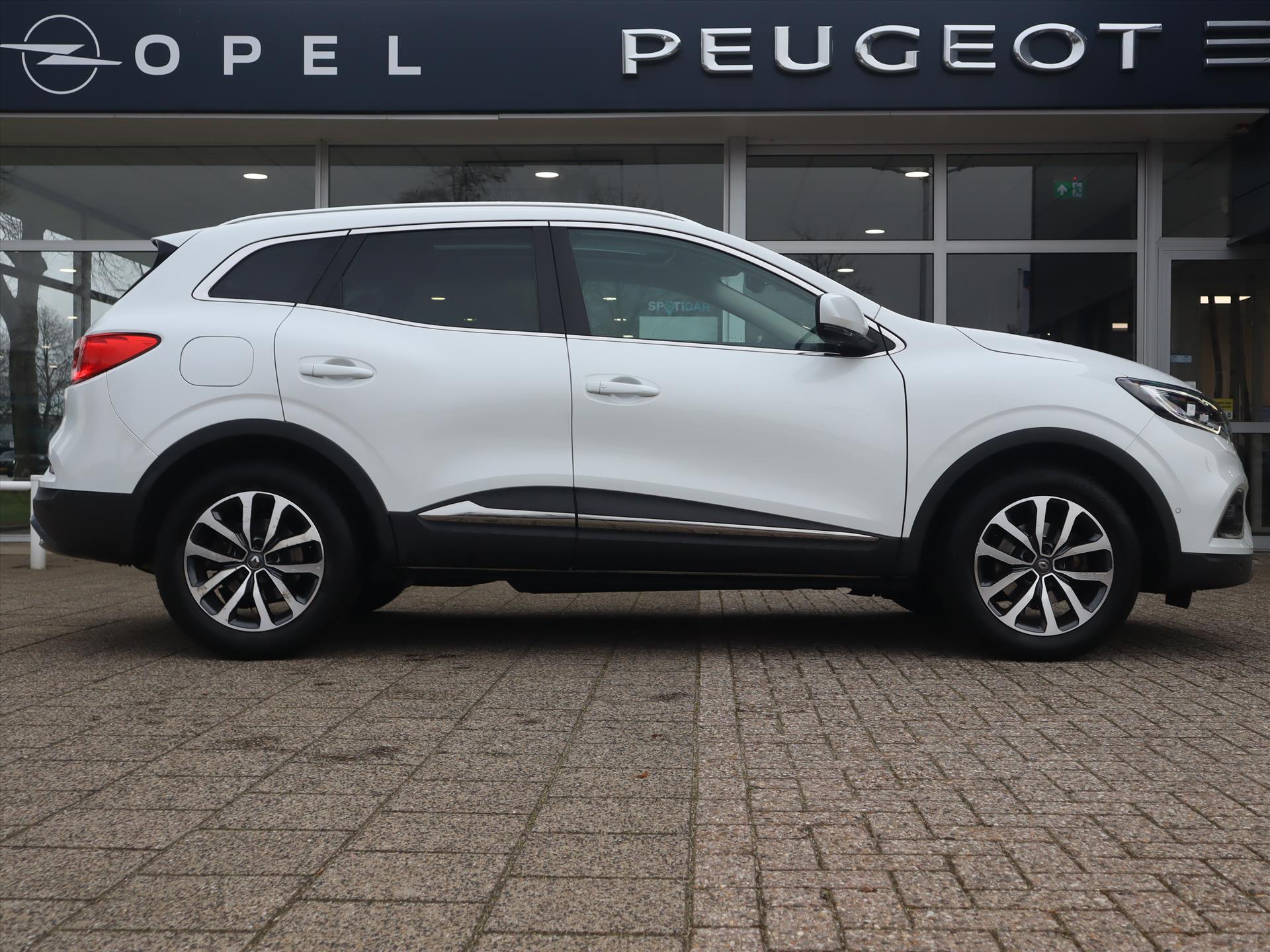 Renault Kadjar Techno TCe 140pk EDC GPF automaat, Rijklaarprijs, Navigatie Panoramadak Stoelverwarming - Afbeelding 3