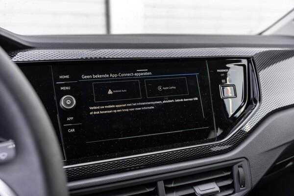 Apple Carplay/Android Auto Apple Carplay/Android Auto