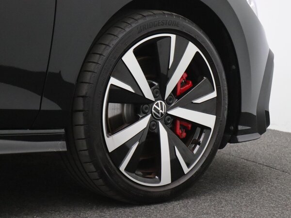 Velgen 'Catania', 18 inch lichtmetaal, Banden 225/40 R18 (sportbanden)