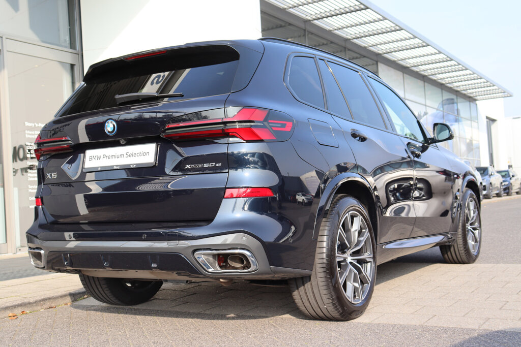 BMW X5 8