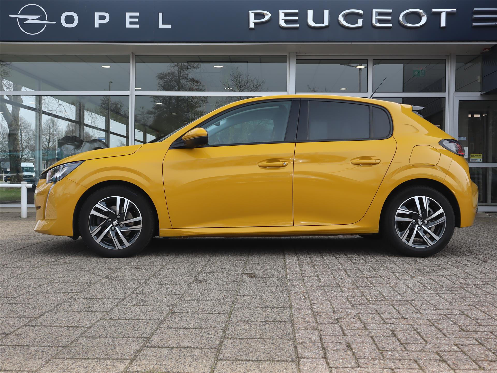 Peugeot 208 Allure PureTech 100pk, Rijklaarprijs, Stoelverwarming DAB+ Radio Camera - Afbeelding 2