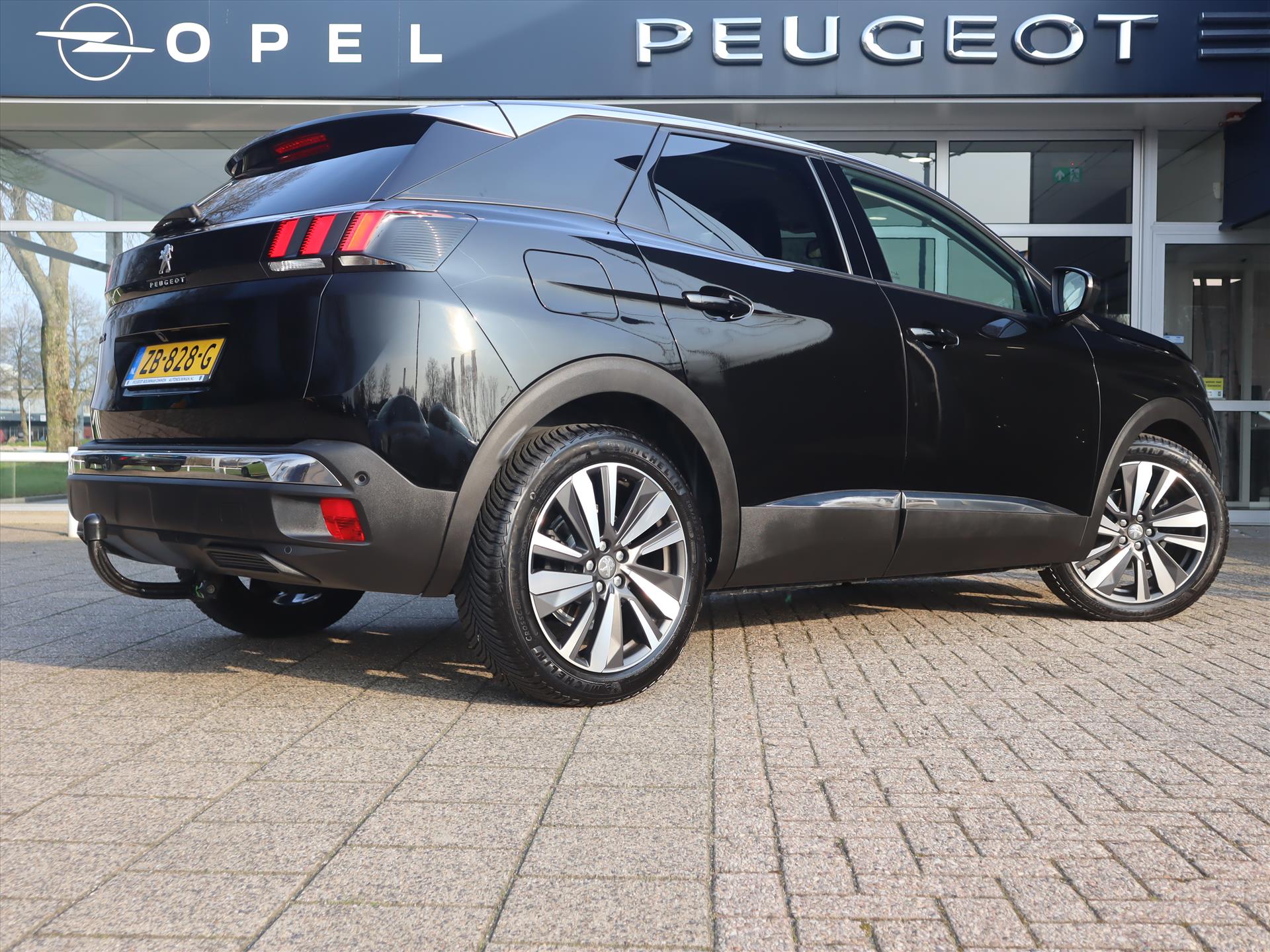 Peugeot 3008 SUV Allure PureTech 130PK, Rijklaarprijs, Adaptive Cruise Control FOCAL HiFi Handsfree achterklep Trekhaak - Afbeelding 4