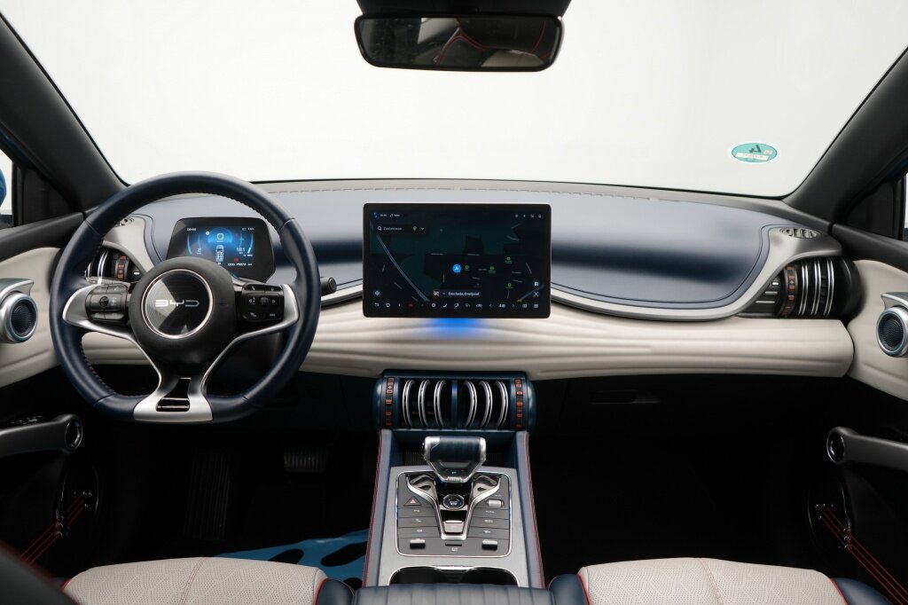 BYD ATTO 3 Comfort 60 kWh SOH 92.7% | Leder | Navigatie | 360gr camera - Afbeelding 4