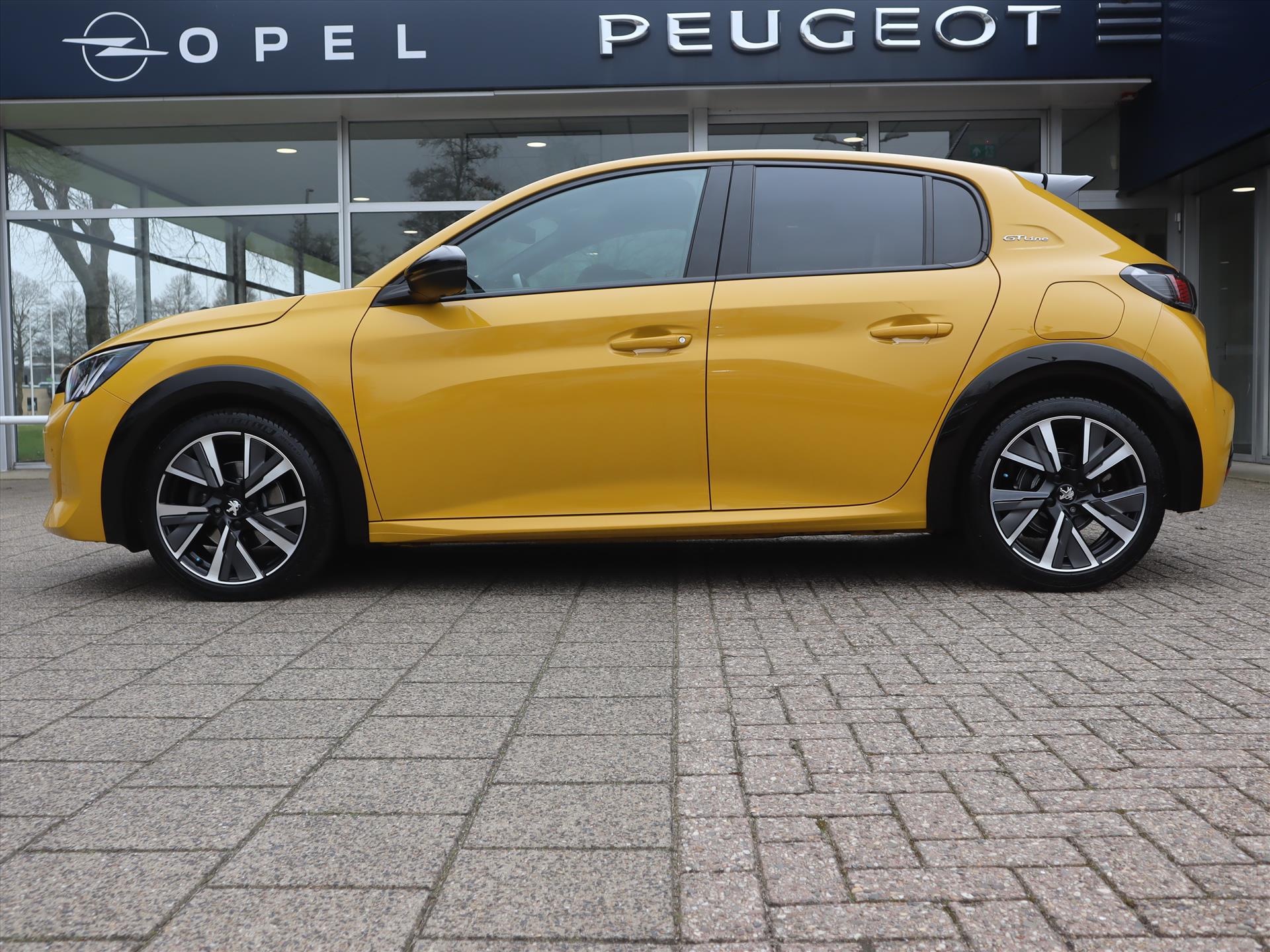 Peugeot 208 GT-Line PureTech 100pk EAT8 automaat, Rijklaarprijs, Navigatie Keyless Entry & Start Black Diamond dak - Afbeelding 2