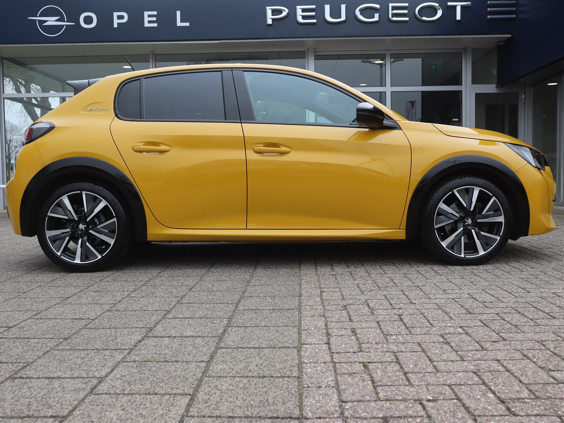 Peugeot 208 GT-Line PureTech 100pk EAT8 automaat, Rijklaarprijs, Navigatie Keyless Entry & Start Black Diamond dak - Afbeelding 3