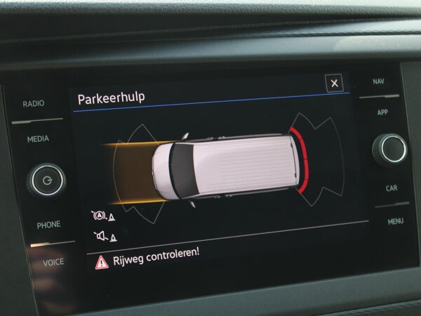 Parkeerhulp voor en achter Parkeerhulp voor en achter