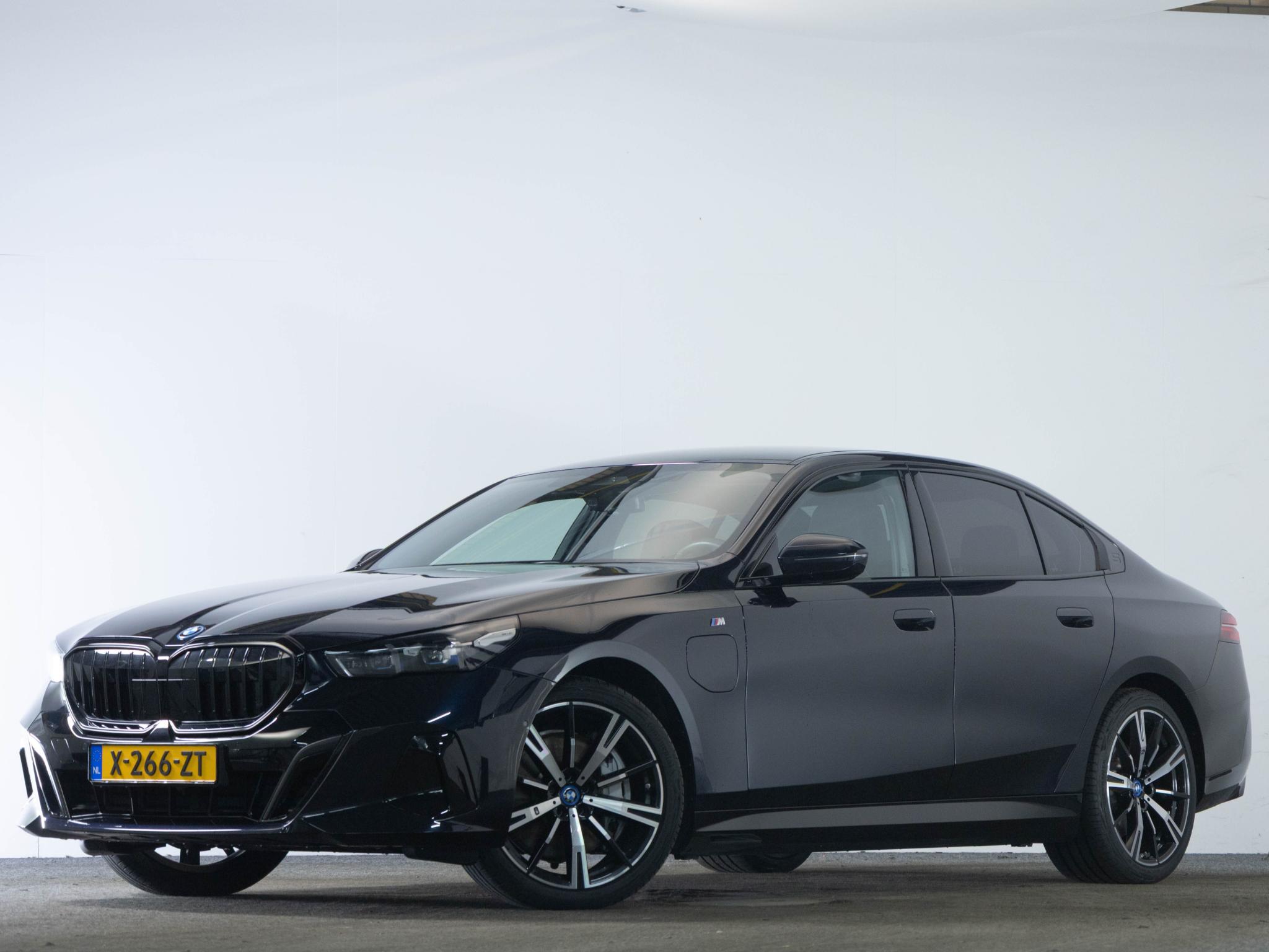BMW 5 Serie 550e 490 PK M-Sport xDrive