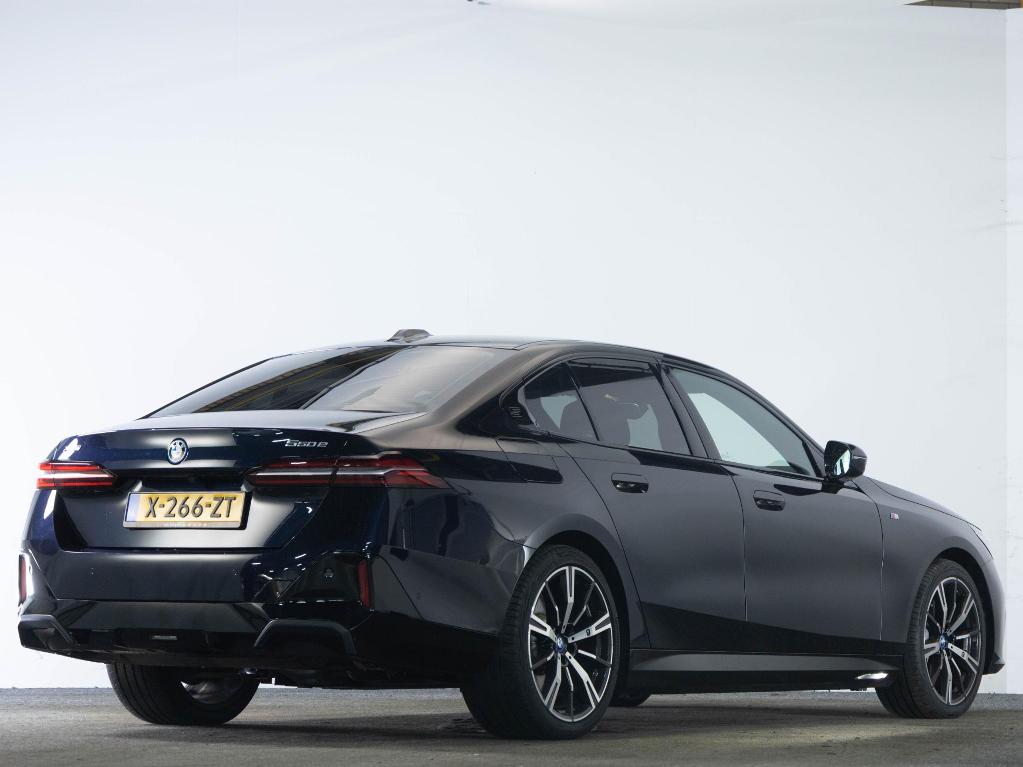 BMW 5 Serie 550e 490 PK M-Sport xDrive - Afbeelding 2