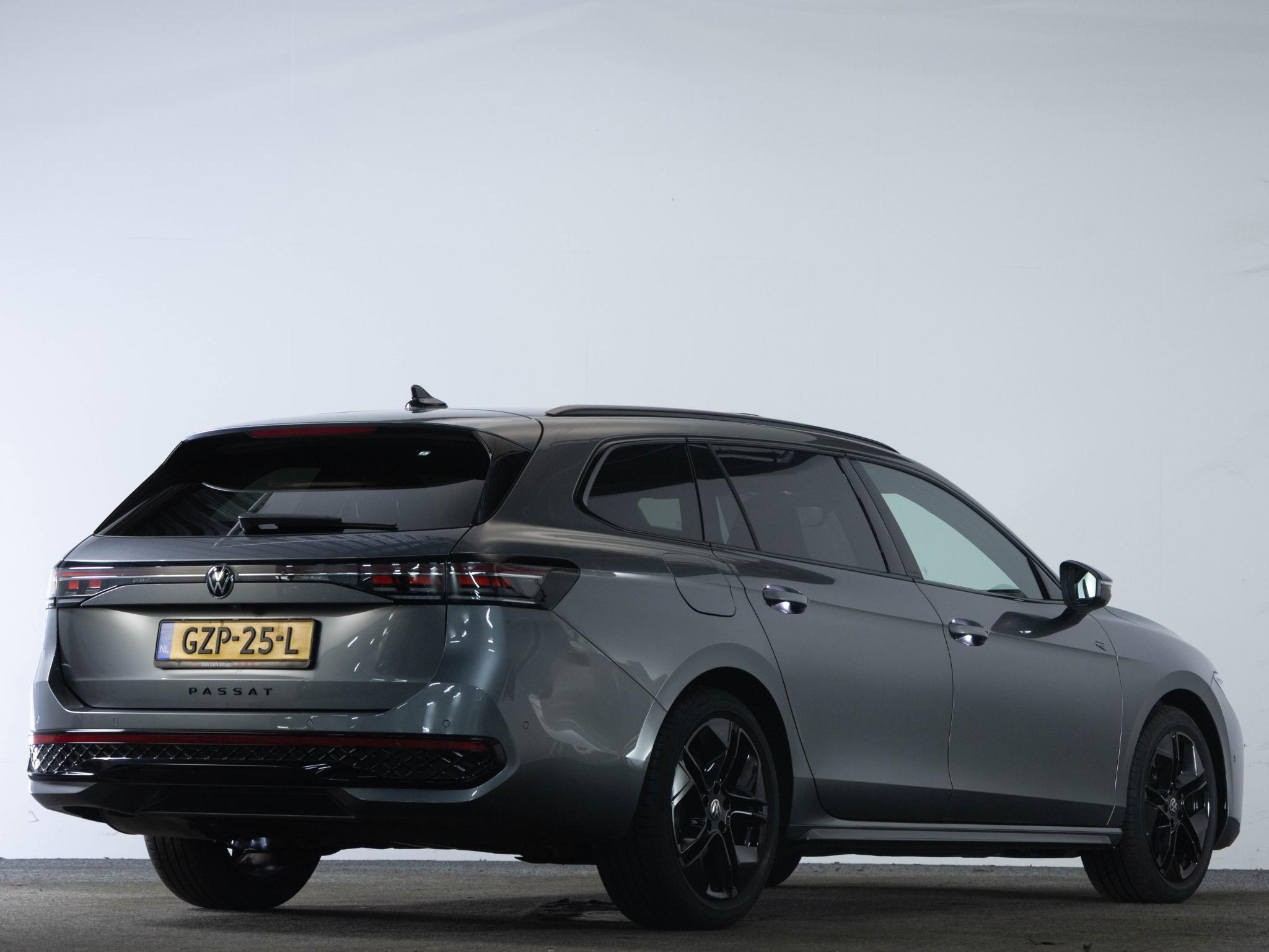 Volkswagen Passat Variant R-Line 1.5 eTSI 150 PK - Afbeelding 2