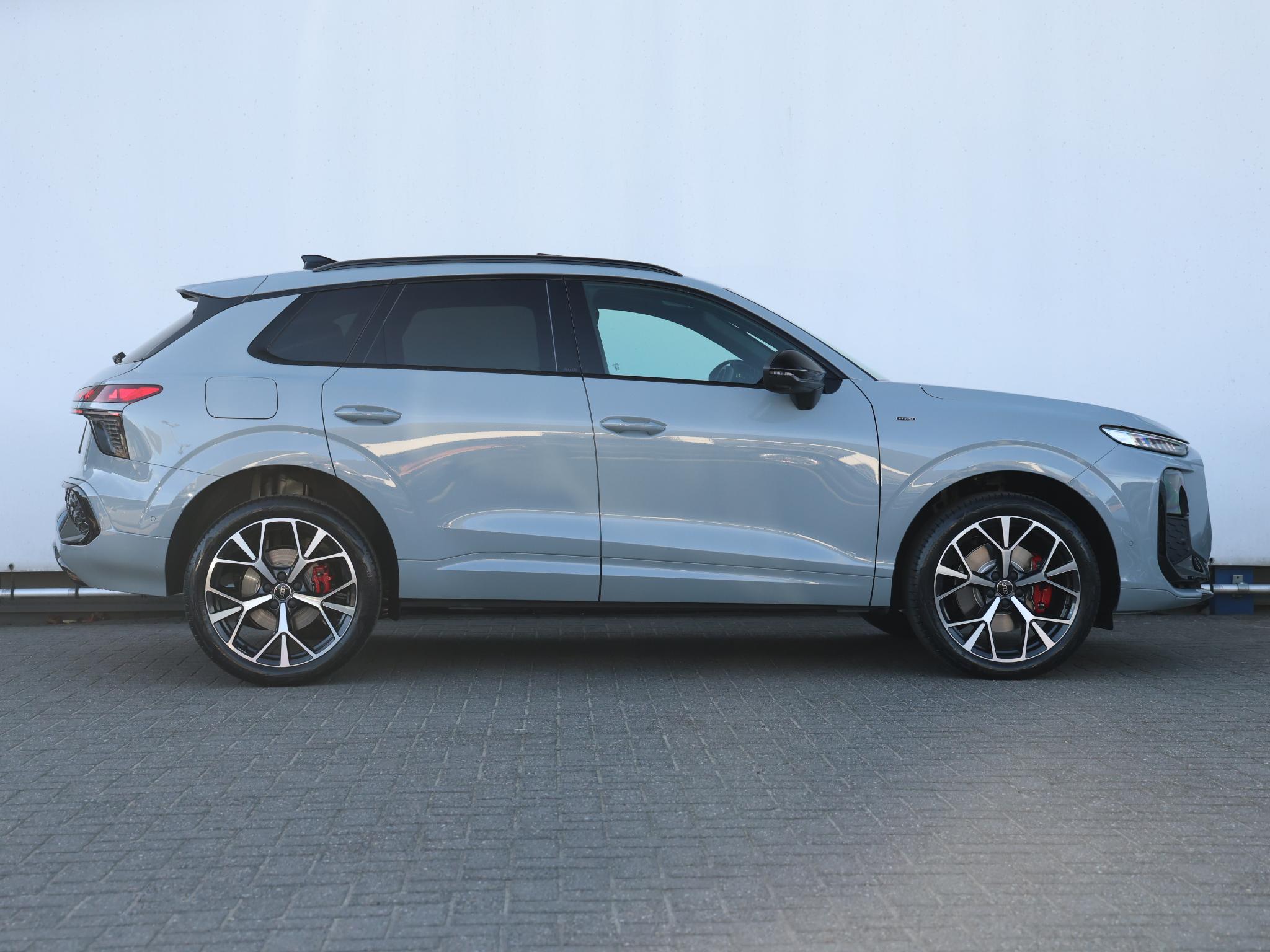 Audi Q3 S edition e-hybrid 200 kW/272 PK - Afbeelding 2