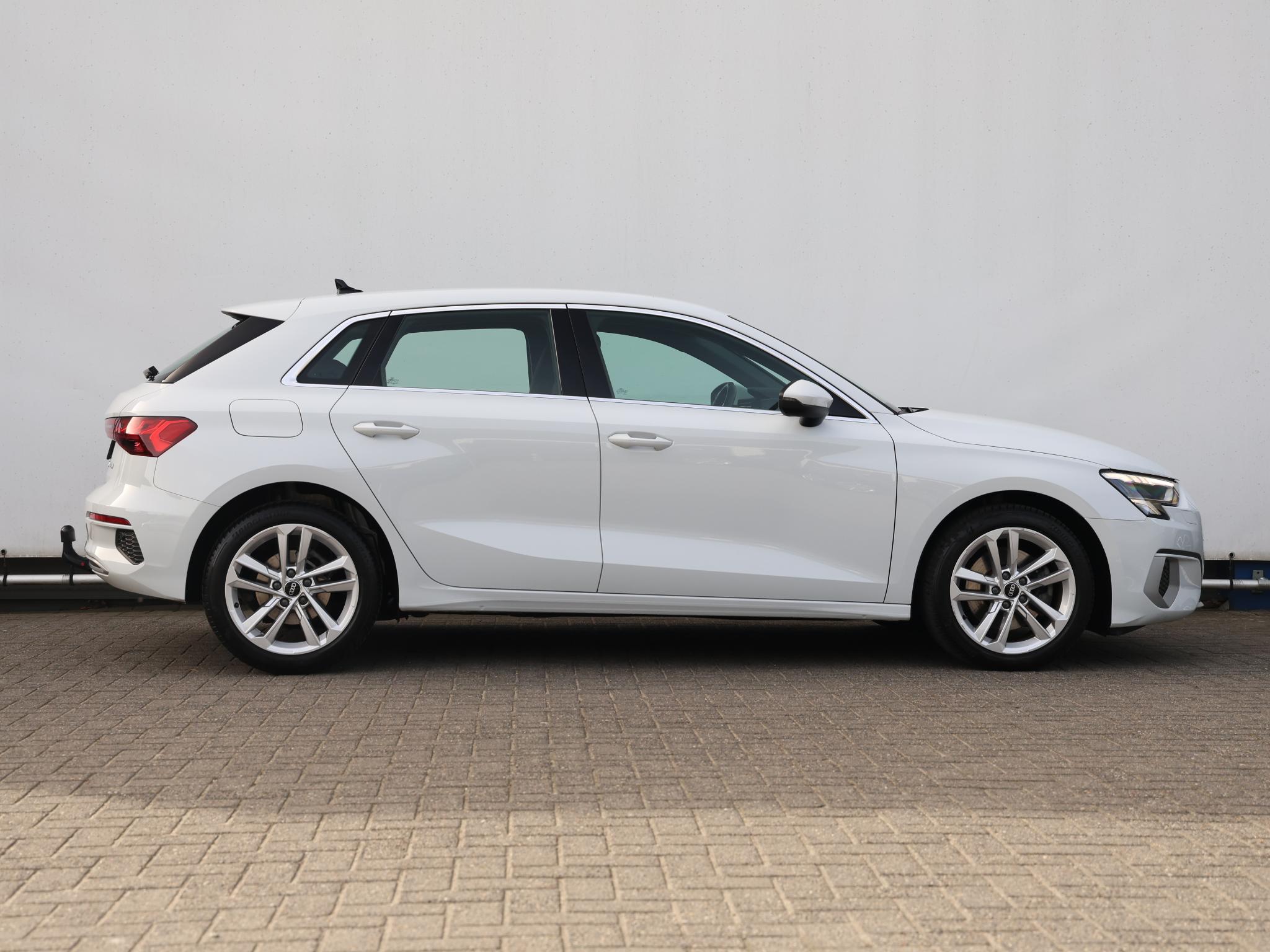 Audi A3 Sportback 30 TFSI Business edition - Afbeelding 2