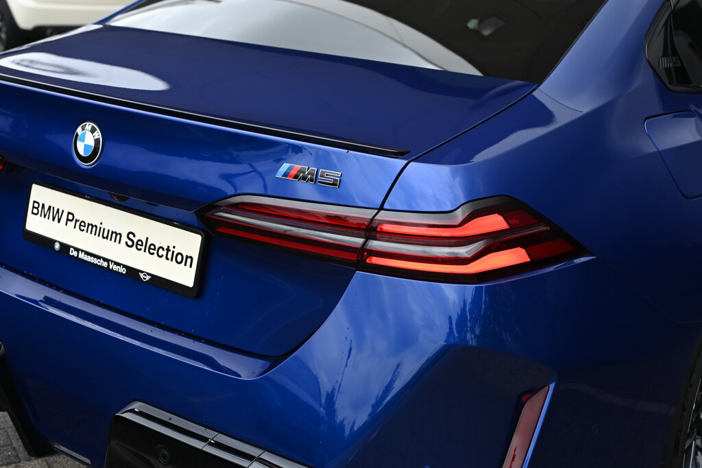 BMW M5 35