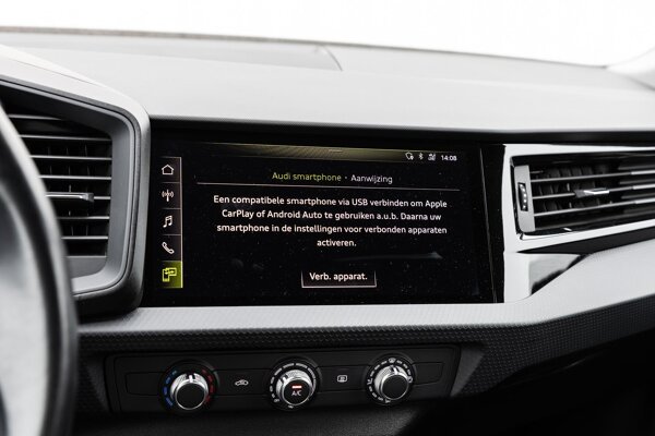 Apple Carplay/Android Auto Apple Carplay/Android Auto