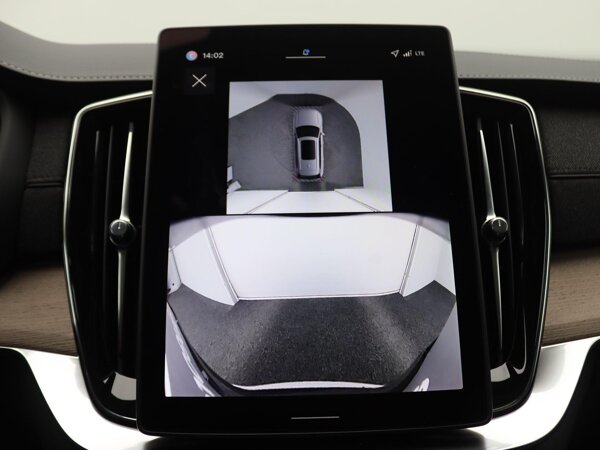 Visual Park Assist met Front "Fisheye" view Visual Park Assist met Front "Fisheye" view