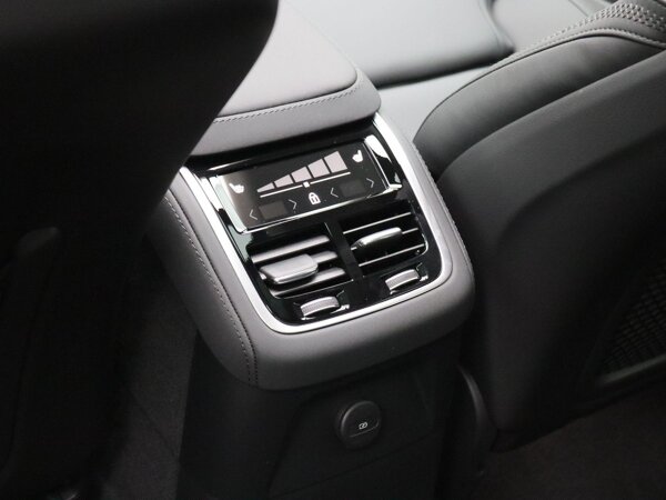 Verwarmbare zittingen buitenste zitplaatsen tweede zitrij