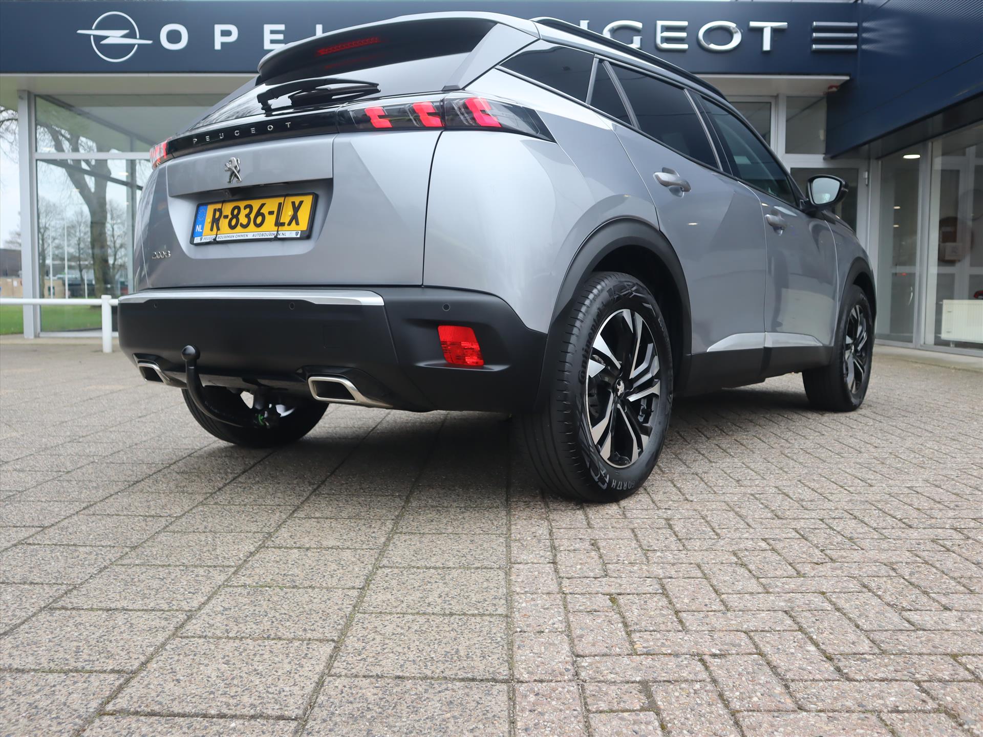 Peugeot 2008 Allure Pack PureTech 130pk EAT8 Automaat, Rijklaarprijs, Navigatie Adaptieve Cruise Control LED verlichting Trekhaak - Afbeelding 4