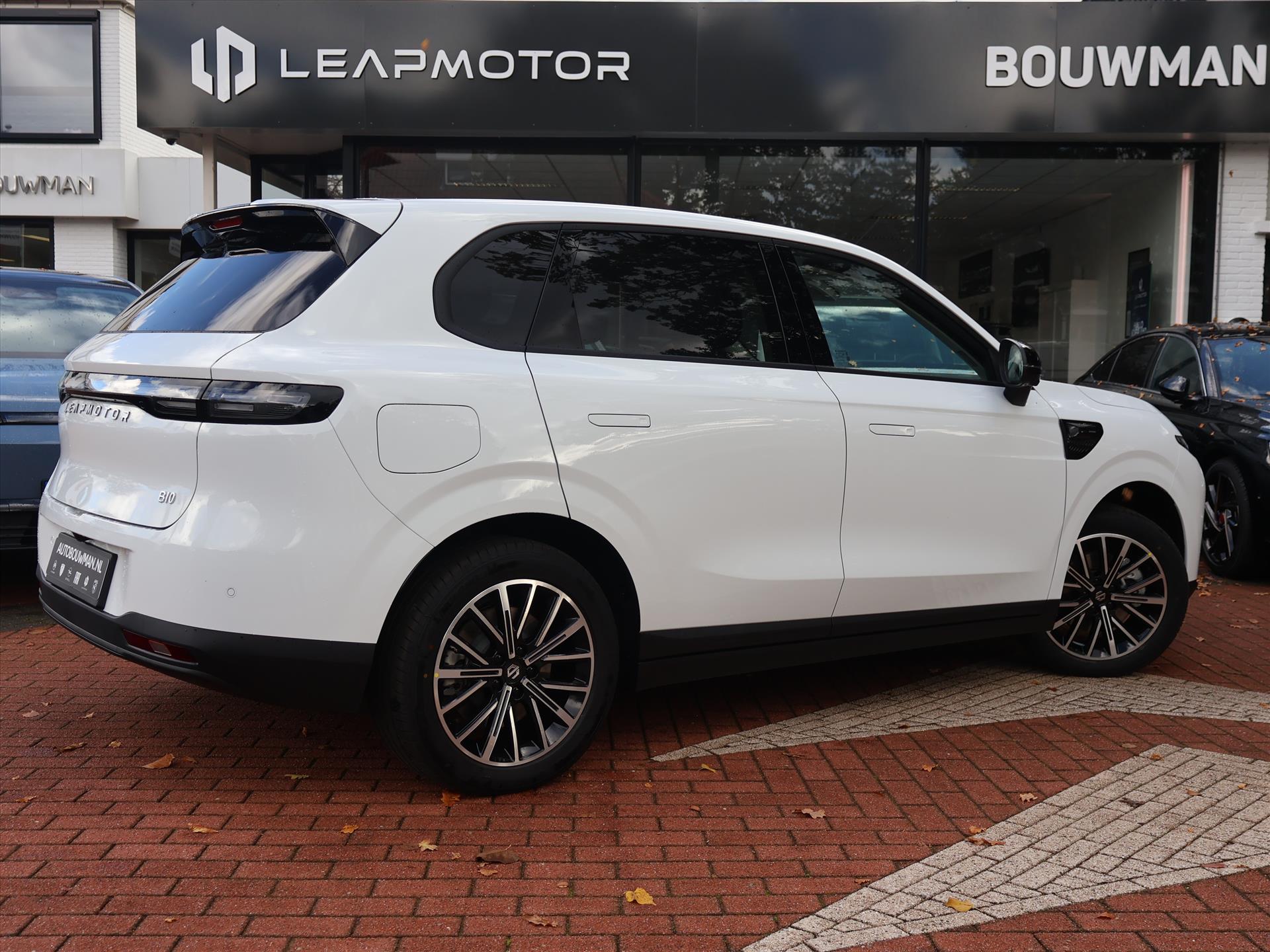 Leapmotor B10 EV 67,1 kWh 218PK Design ProMax, Rijklaarprijs | NIEUW | Panoramadak | Navigatie | Camera | Adaptieve Cruise Control - Afbeelding 5
