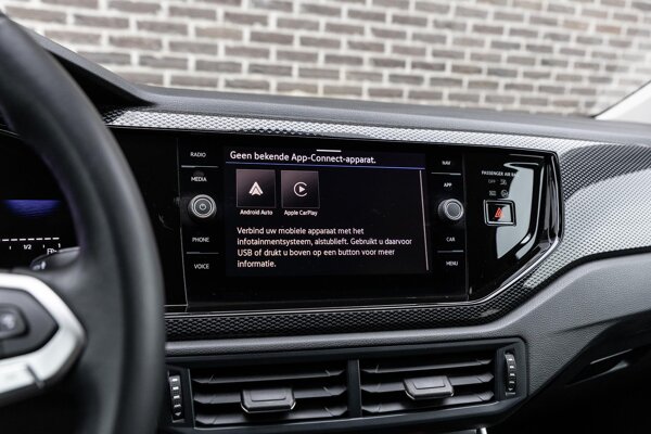 Apple Carplay/Android Auto Apple Carplay/Android Auto