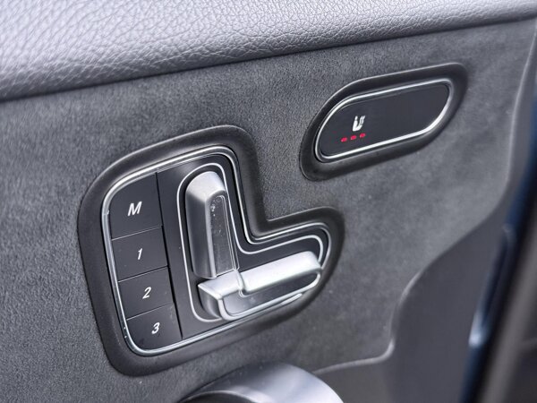 Elektrisch verstelbare bestuurderszetel met geheugenfunctie