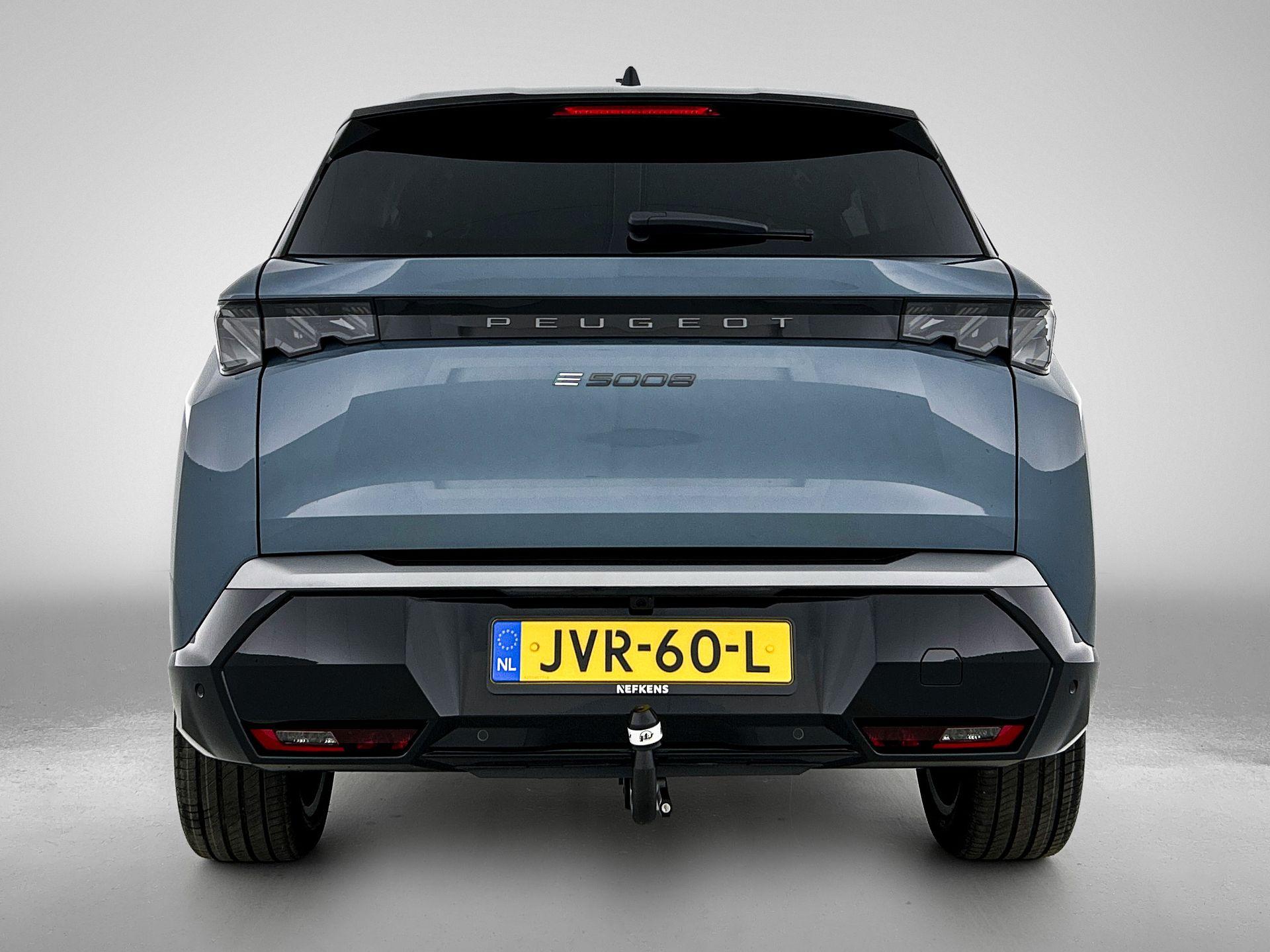 Peugeot e-5008