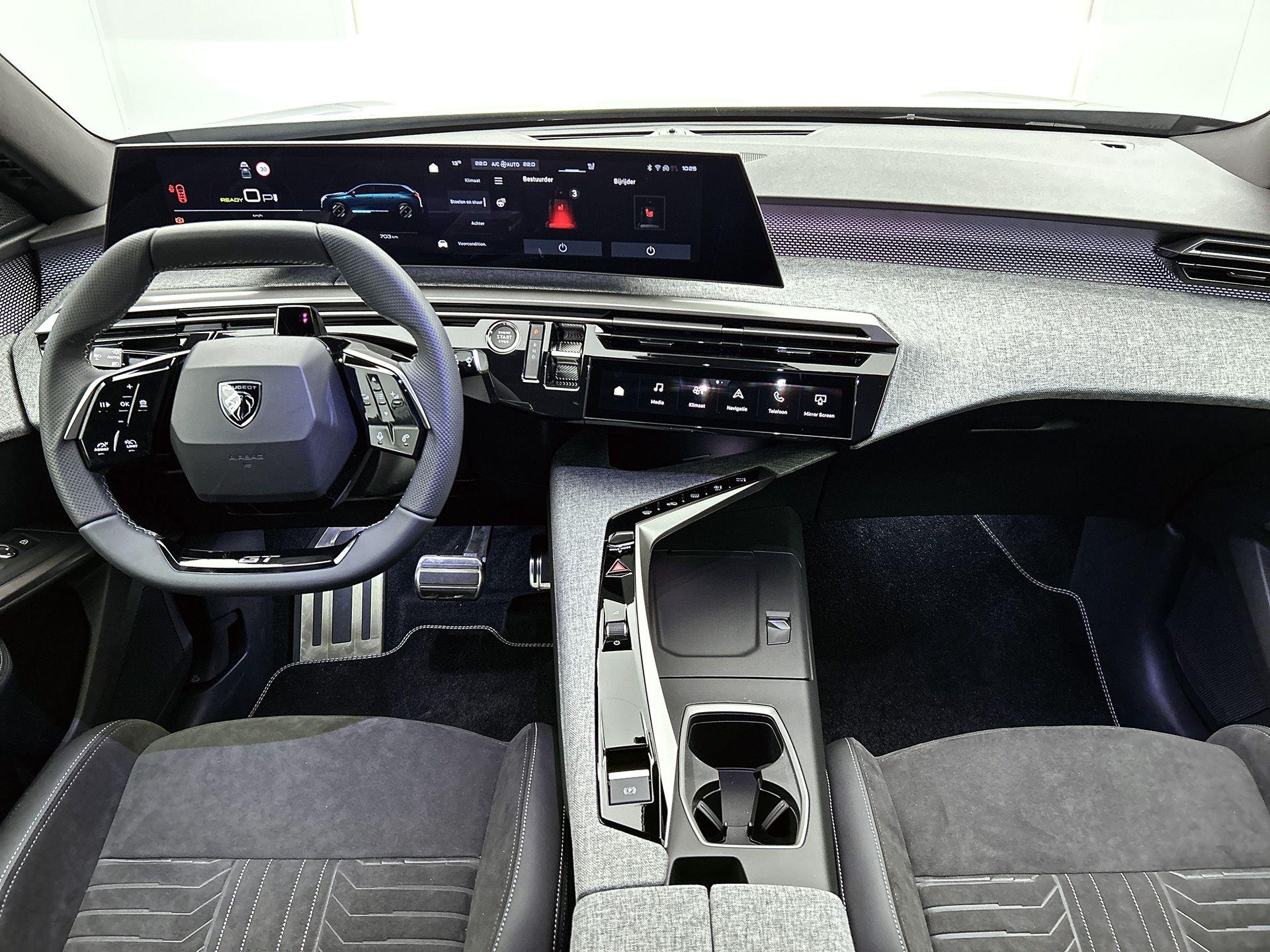 Peugeot e-5008