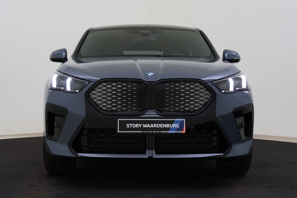 BMW iX2 4