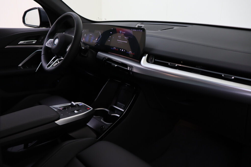 BMW iX2 16
