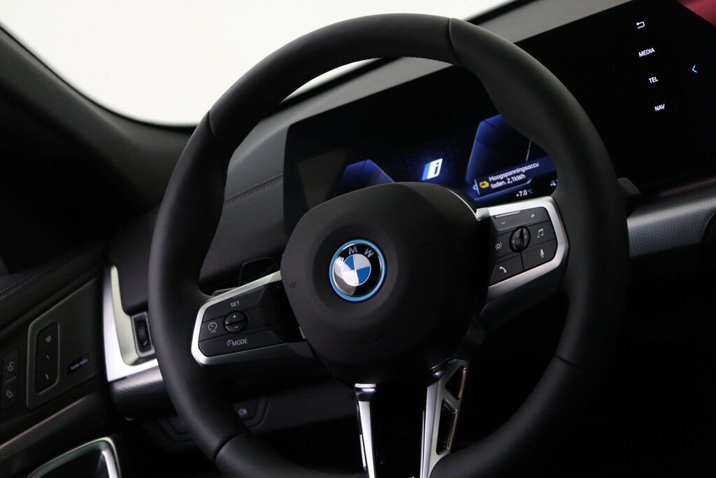 BMW iX2 23