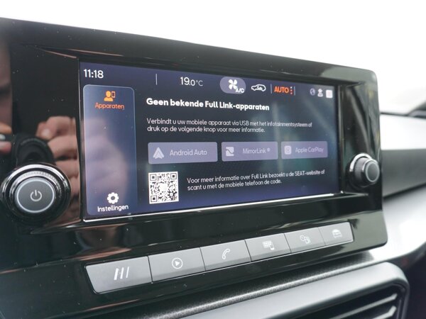 Apple Carplay/Android Auto Apple Carplay/Android Auto