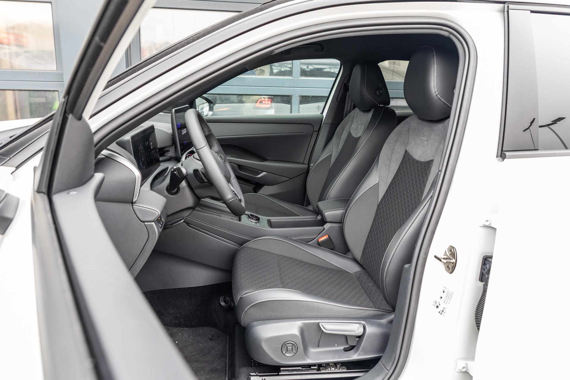 Volkswagen T-Roc 1.5 eTsi 150pk DSG R-Line First Edition - Afbeelding 4