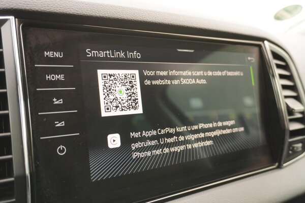 Apple Carplay/Android Auto Apple Carplay/Android Auto