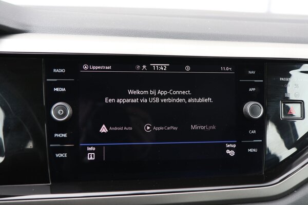 Apple Carplay/Android Auto Apple Carplay/Android Auto