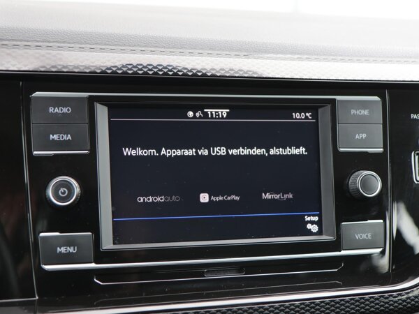 Apple Carplay/Android Auto Apple Carplay/Android Auto