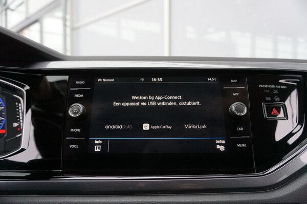 Apple CarPlay/Android Auto