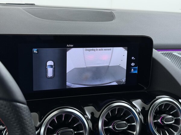 Parkeerpakket met achteruitrijcamera Parkeerpakket met achteruitrijcamera