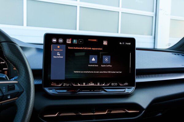 Apple Carplay/Android Auto Apple Carplay/Android Auto