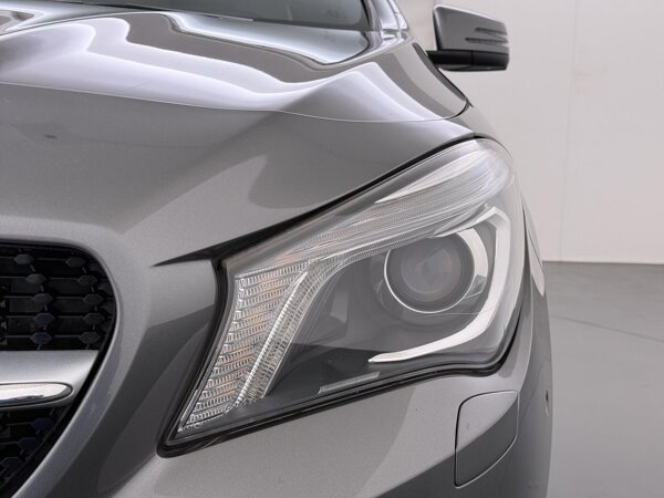 Bi-xenonkoplampen met dynamische koplamphoogteregeling en geïntegreerd dagrijlicht,led-richtingaanwijzers, led-parkeerlicht, koplampreinigingsinstallatie en led-achterlichten