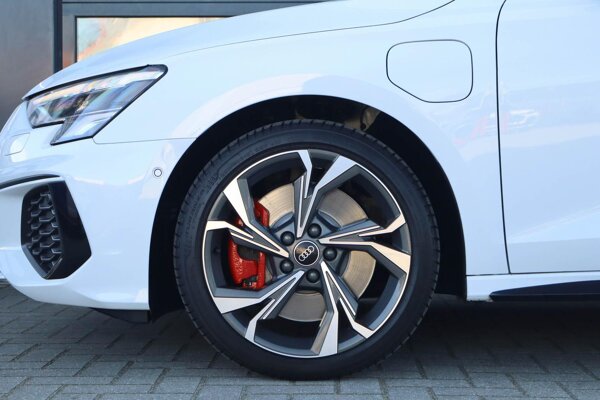 lichtmetalen velgen 6-spaaks 18" lichtmetalen velgen 6-spaaks 18"