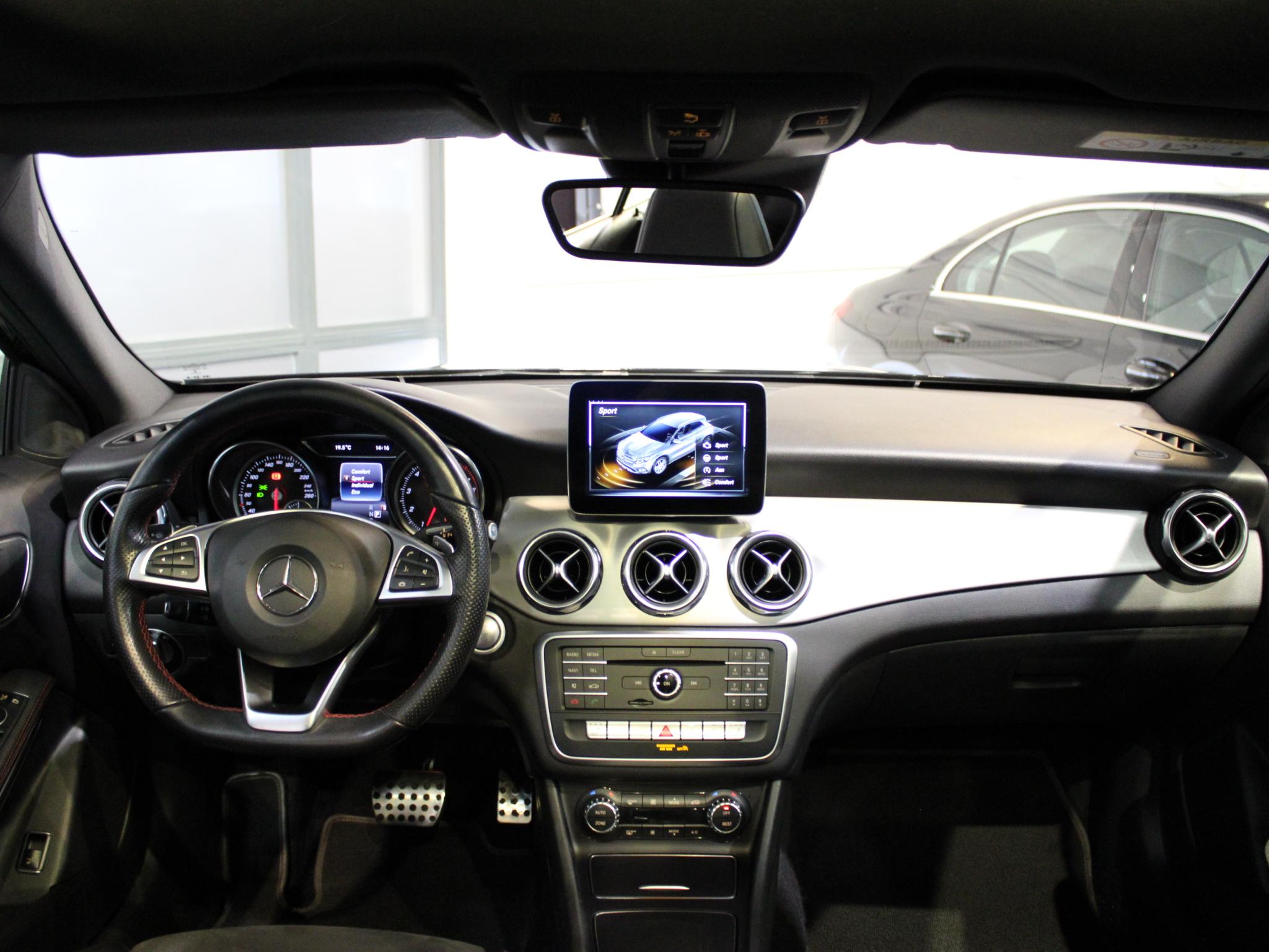 Mercedes-Benz GLA 180 Business Solution AMG - Afbeelding 3