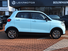 Leapmotor T03 EV 37,3 kWh 95PK Design, Rijklaarprijs | Camera | Navigatie | Panoramadak | Lichtmetalen wielen - Afbeelding 4