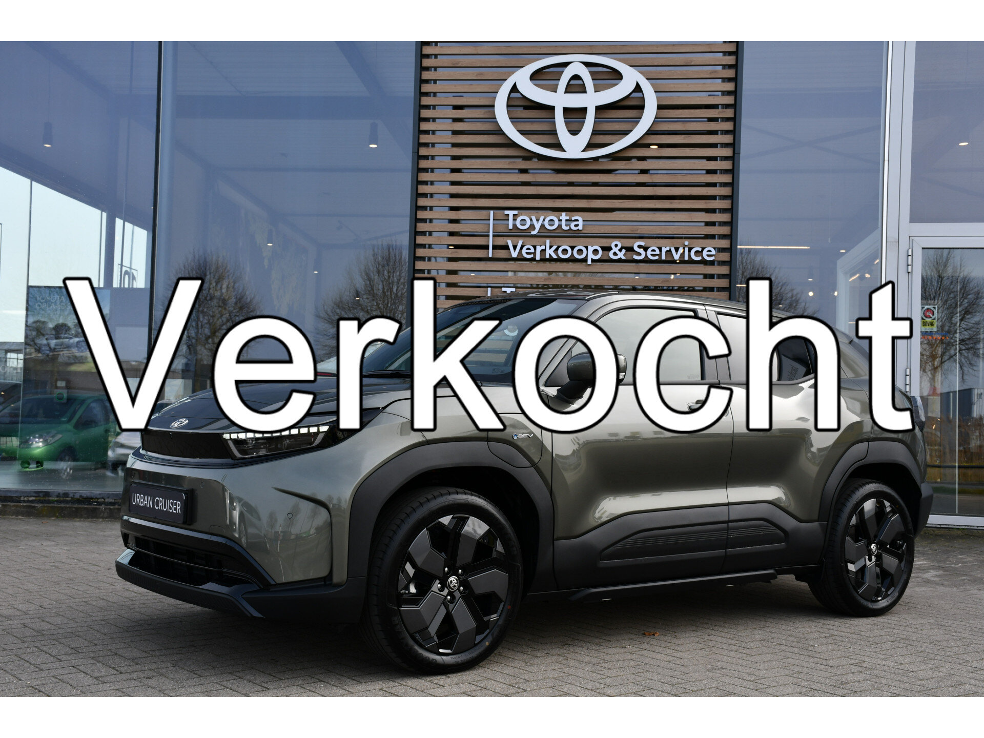 Toyota Urban Cruiser Executive 61 kWh Automaat 174pk