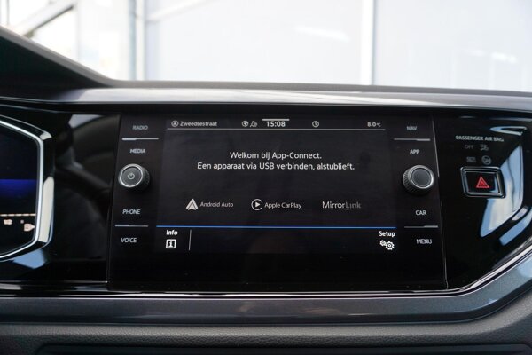 Apple Carplay/Android Auto Apple Carplay/Android Auto